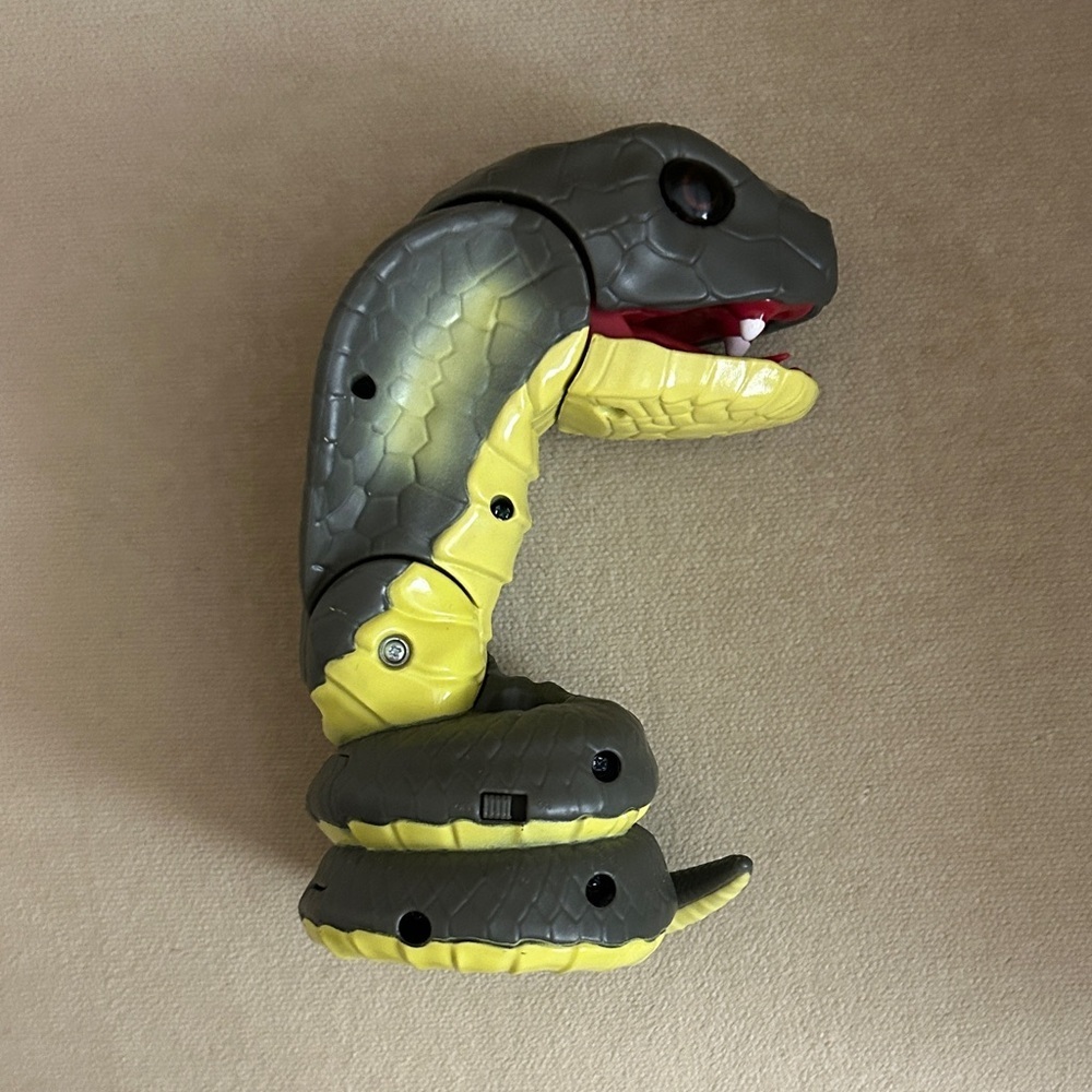 Cobra Fingerling Reptile Toy -  Green and Yellow